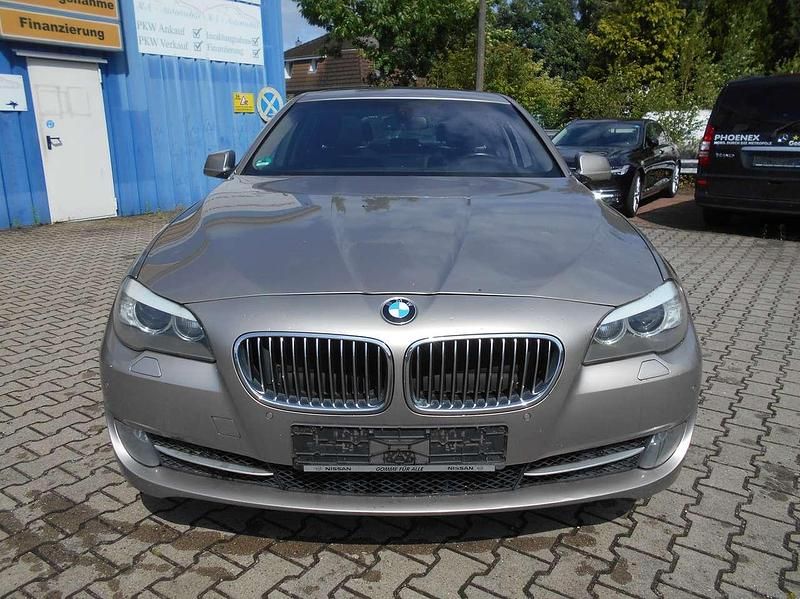 Gebraucht BMW 520 184 PS (135 kW) 2011 Silber Kombi