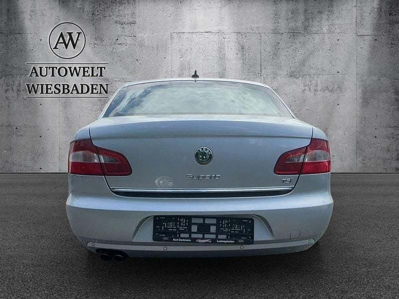 Gebraucht Skoda Superb Elegance 160 PS (117 kW) 2010 Silber Limousine
