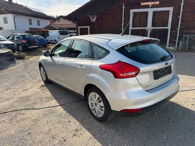 Gebraucht Ford Focus 101 PS (74 kW) 2014 Grau Limousine