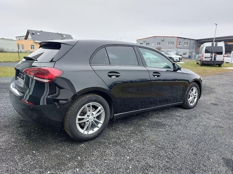 Gebraucht Mercedes A160 109 PS (80 kW) 2020 Nachtschwarz Limousine