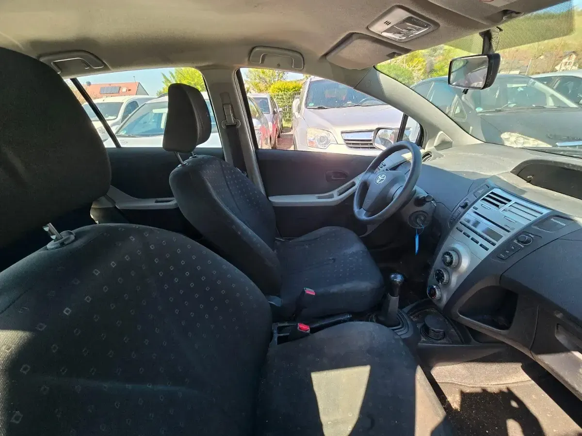 Gebraucht Toyota Yaris Cool 69 PS (50 kW) 2006 Silber Limousine