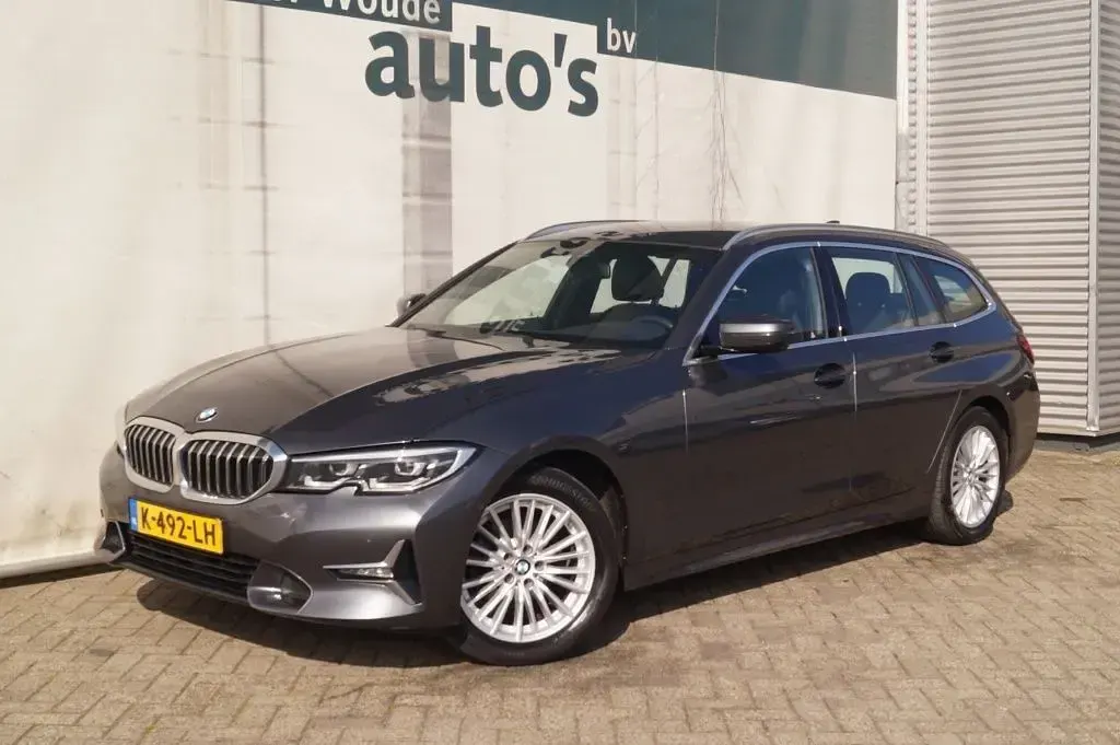 Gebraucht BMW 318 Executive 156 PS (114 kW) 2021 Grau Kombi