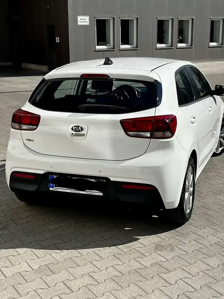 Gebraucht Kia Rio Vision 101 PS (74 kW) 2021 Weiß Limousine
