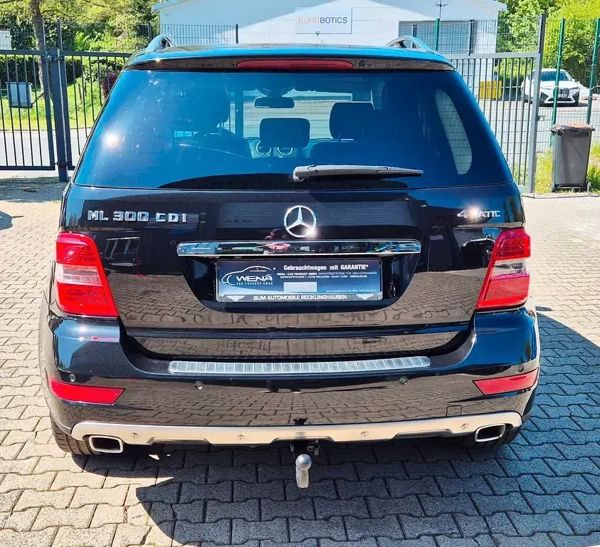 Gebraucht Mercedes ML300 204 PS (150 kW) 2010 Schwarz SUV