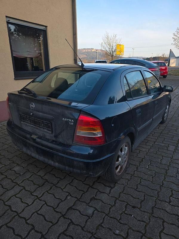 Gebraucht Opel Astra 101 PS (74 kW) 2002 Blau Limousine