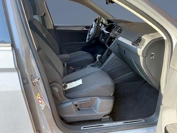 Gebraucht VW Tiguan Active 150 PS (110 kW) 2022 Mondsteingrau SUV