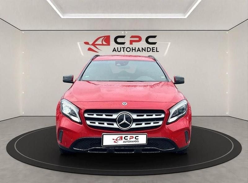 Gebraucht Mercedes GLA200 136 PS (100 kW) 2017 Rot SUV