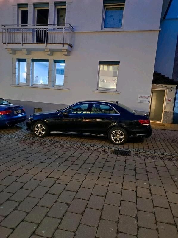 Gebraucht Mercedes E220 170 PS (125 kW) 2014 Schwarz Limousine