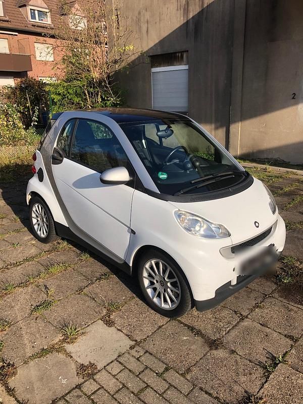 Weiß Gebraucht 2009 Smart ForTwo Coupé Passion Coupé | 4.700 € (Fairer Preis) - Bild 1/4