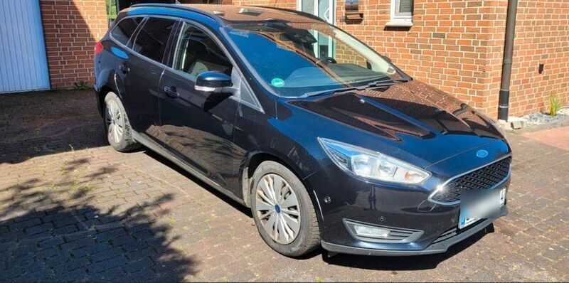 Schwarz Gebraucht 2015 Ford Focus Kombi | 3.999 € (Superpreis) - Bild 1/4
