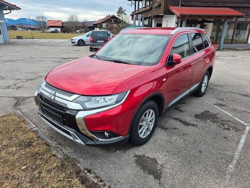 Gebraucht Mitsubishi Outlander Diamant Edition 150 PS (110 kW) 2020 Rot SUV