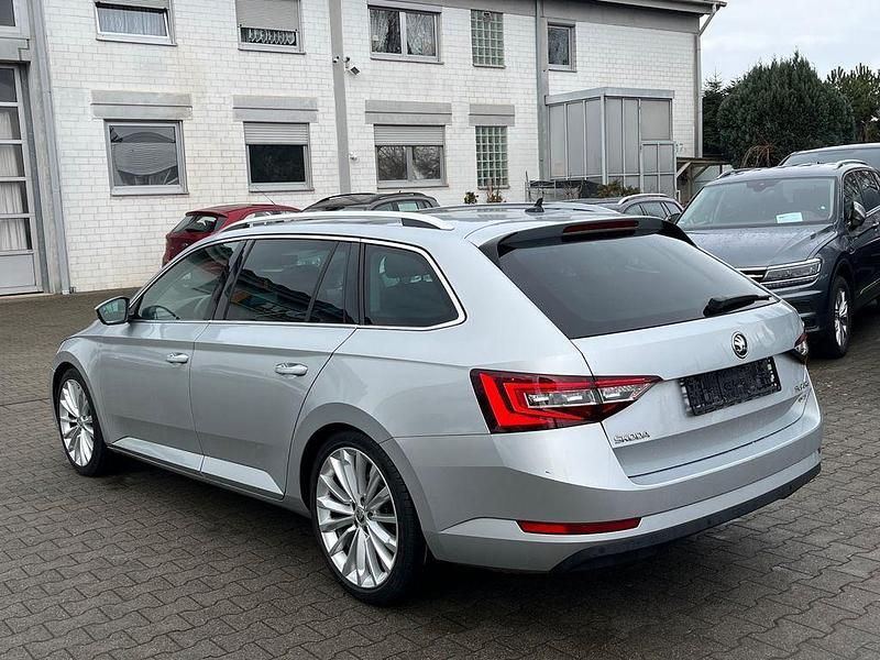 Gebraucht Skoda Superb Style 190 PS (139 kW) 2018 Silber Kombi