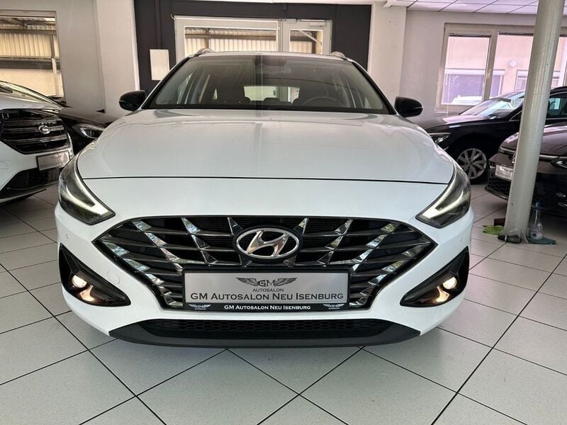 Gebraucht Hyundai i30 Select 116 PS (85 kW) 2020 Weiß Limousine