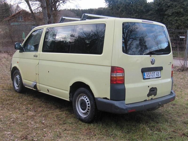 Second-hand VW T5 131 CP (96 kW) 2006 Galben Van