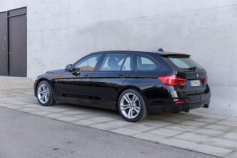 Schwarz Gebraucht 2016 BMW 340 Sport Line Kombi | 24.800 € (Fairer Preis) - Bild 1/4
