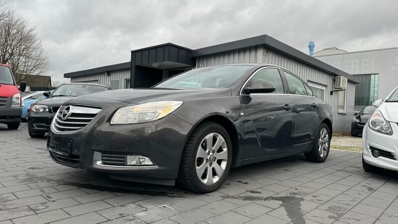 Grau Gebraucht 2012 Opel Insignia Edition Limousine | 5.950 € (Fairer Preis) - Bild 1/4