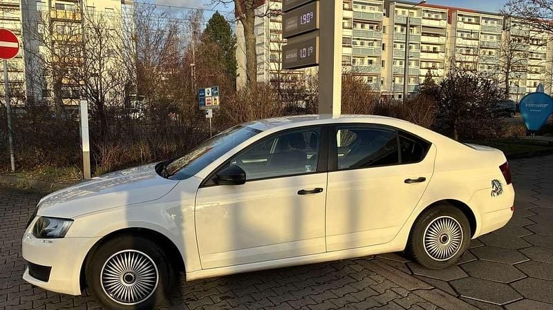 Weiß Gebraucht 2013 Skoda Octavia Active Kleinwagen | 10.000 € (Fairer Preis) - Bild 1/4