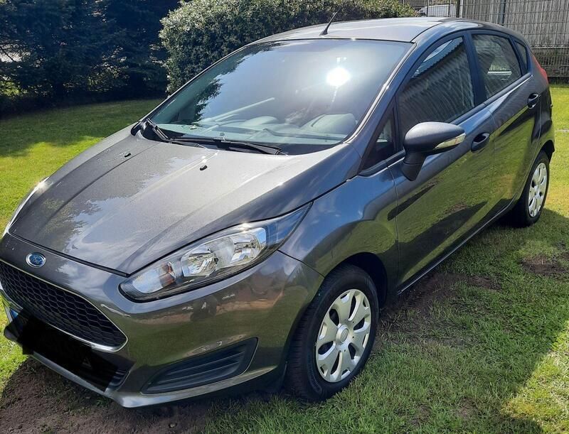 Grau Gebraucht 2016 Ford Fiesta Trend Kleinwagen | 4.490 € (Superpreis) - Bild 1/4
