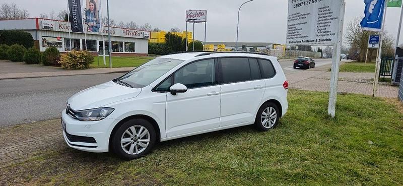 Gebraucht VW Touran Comfortline 150 PS (110 kW) 2021 Weiß Van / Kleinbus