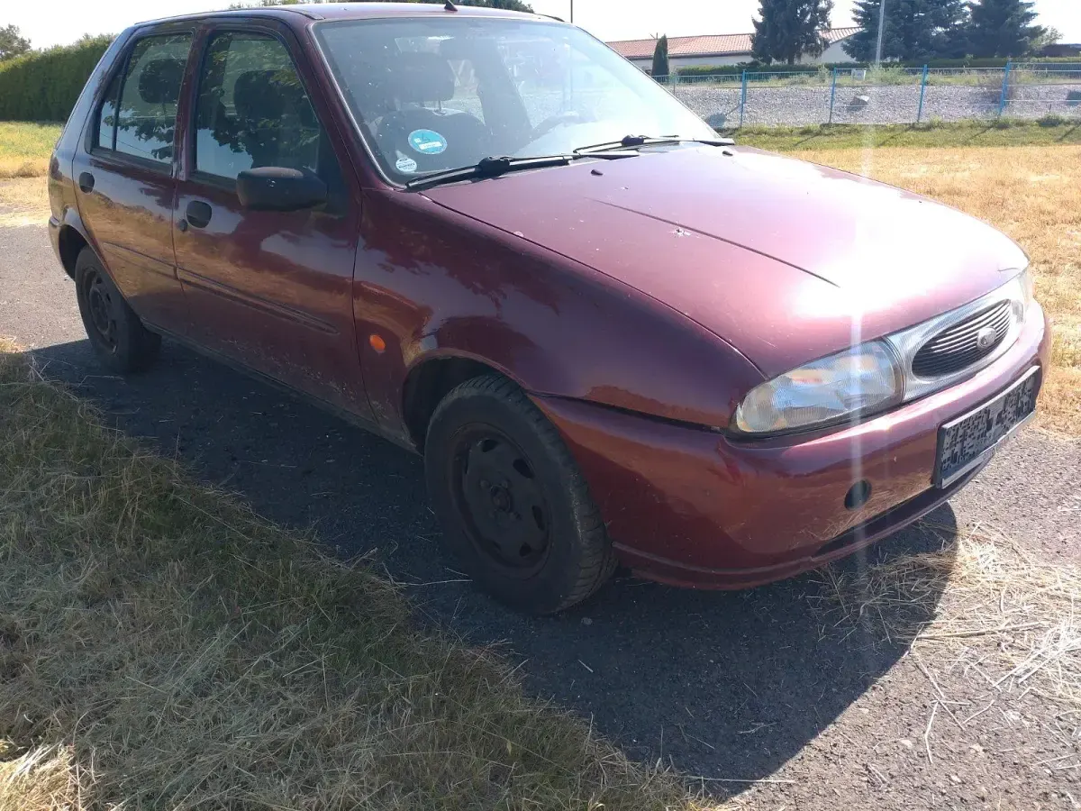 Gebraucht Ford Fiesta 75 PS (55 kW) 1998 Rot Kleinwagen
