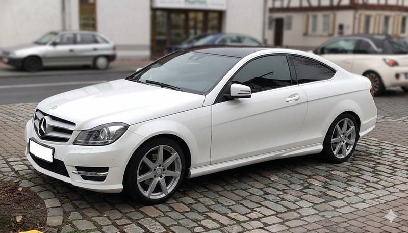 Gebraucht Mercedes C180 156 PS (114 kW) 2012 Weiß Coupé