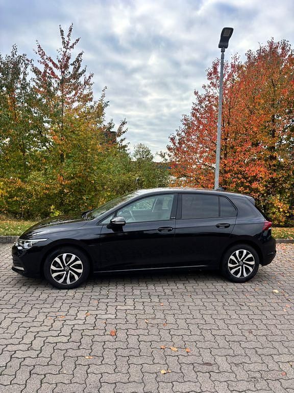 Gebraucht VW Golf VIII Active 150 PS (110 kW) 2023 Schwarz Limousine