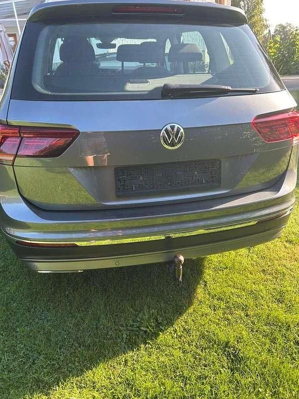 Gebraucht VW Tiguan Allspace Trendline 150 PS (110 kW) 2018 Grau SUV