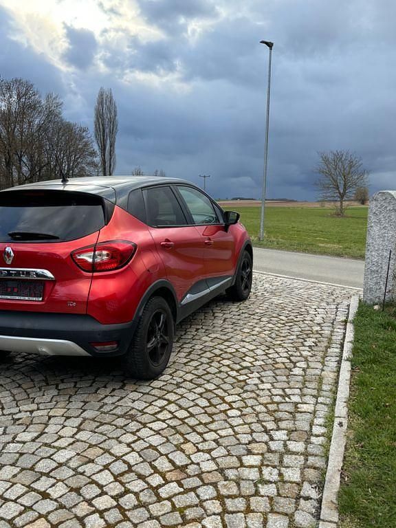 Gebraucht Renault Captur 118 PS (86 kW) 2016 Rot SUV