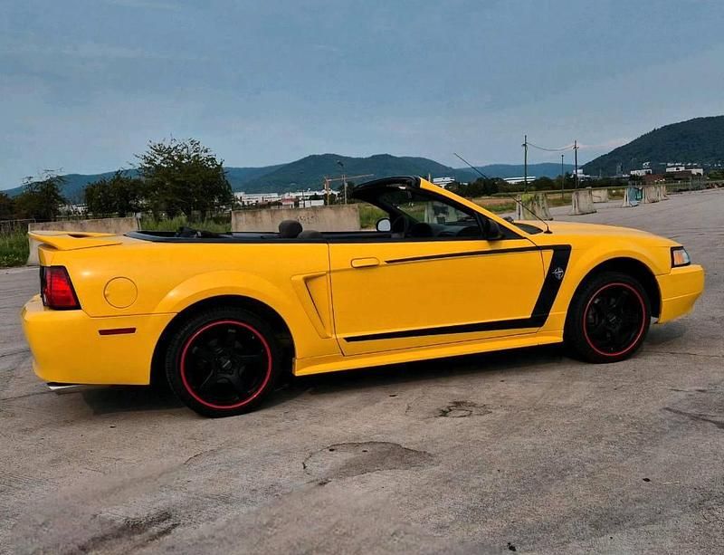 Second-hand Ford Mustang 196 CP (144 kW) 2000 Galben Cabrio