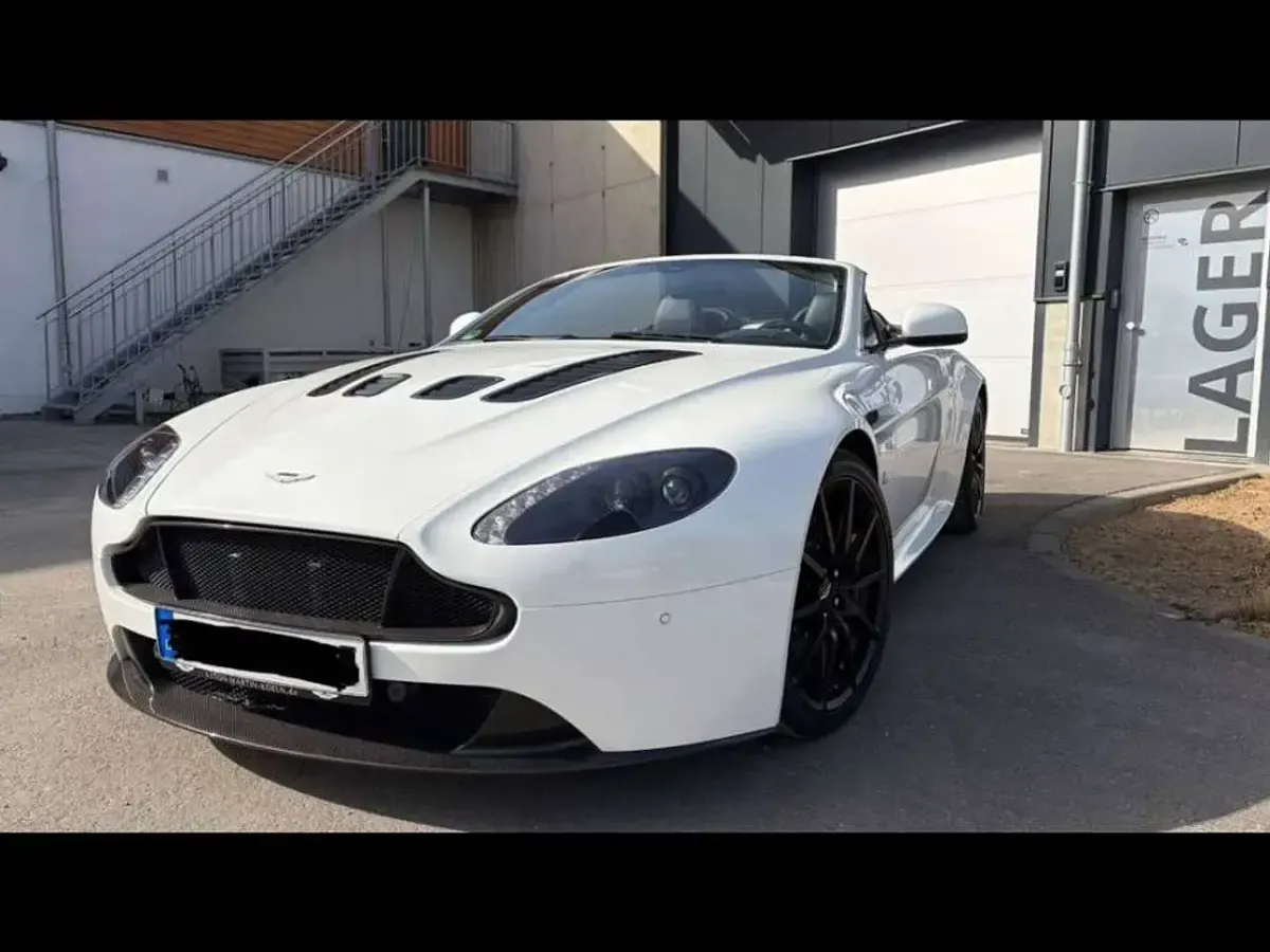 Gebraucht Aston Martin V12 Vantage 572 PS (420 kW) 2015 Weiß Coupé