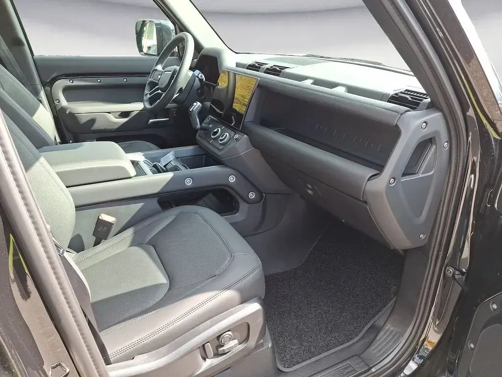 Neu Land Rover Defender SE Dynamic 252 PS (185 kW) 2026 Schwarz SUV