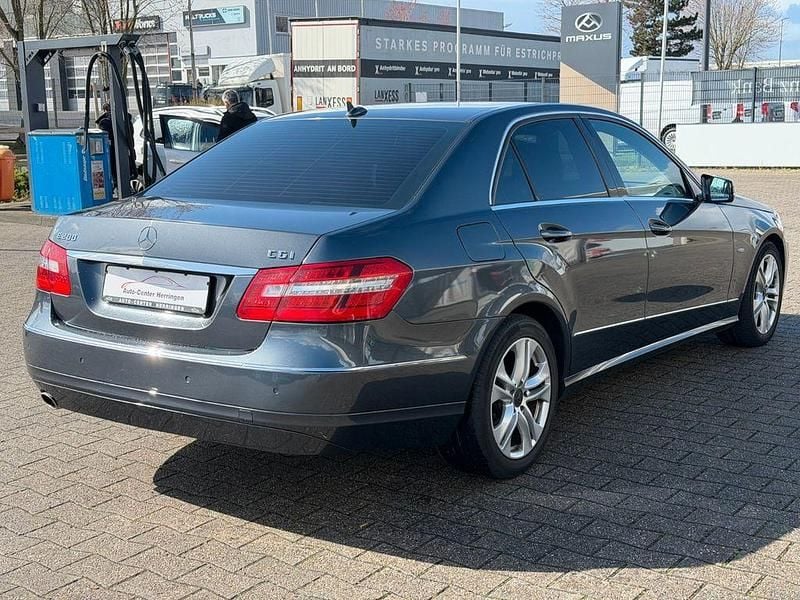 Gebraucht Mercedes E200 Avantgarde 184 PS (135 kW) 2009 Grau Limousine