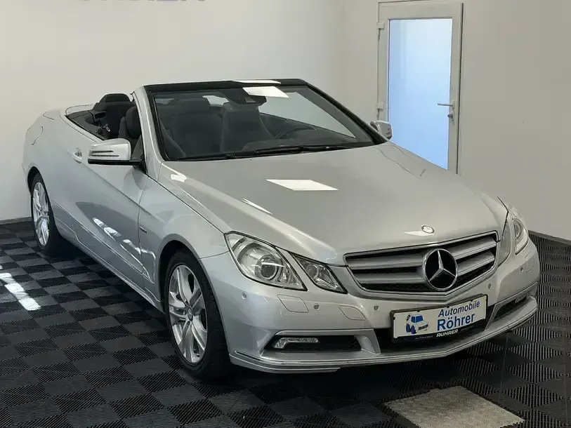 Gebraucht Mercedes E200 184 PS (135 kW) 2010 Silber 775 (iridiumsilber  metalliclack (metallic) Cabrio