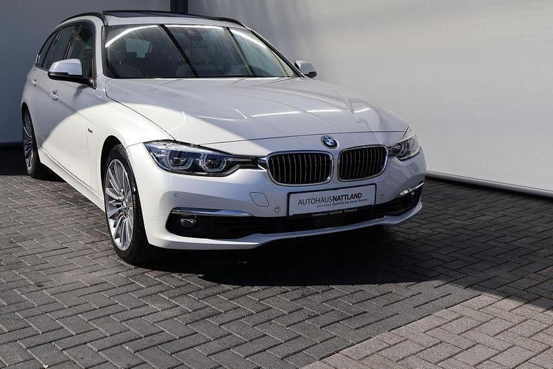 Gebraucht BMW 330 Luxury Line 258 PS (189 kW) 2016 Mineralweiss Kombi