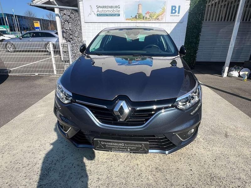 Titangrau Gebraucht 2019 Renault Mégane IV LIMITED Kleinwagen | 14.499 € (Fairer Preis) - Bild 1/3
