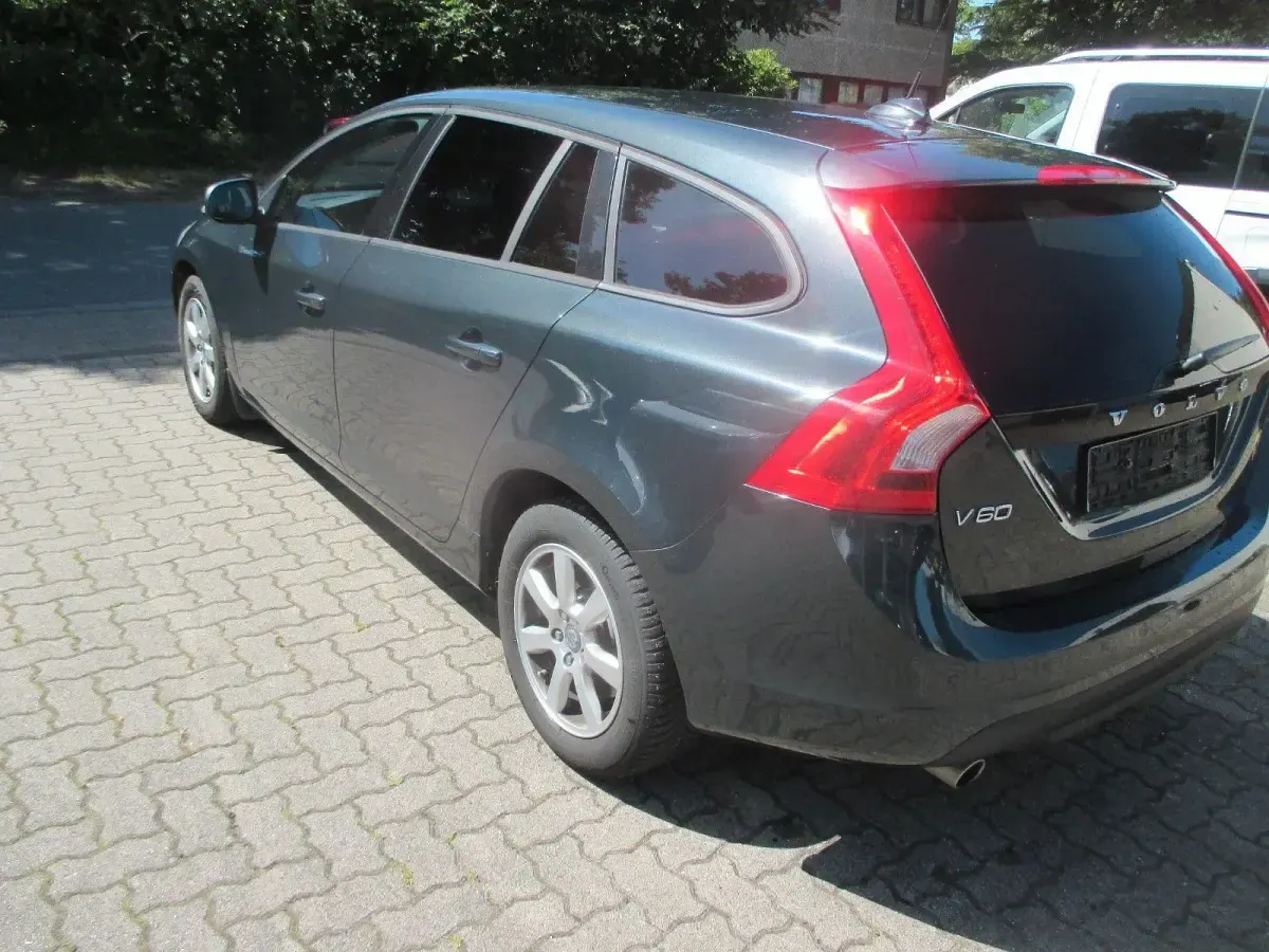 Gebraucht Volvo V60 Kinetic 215 PS (158 kW) 2012 Grau Kombi