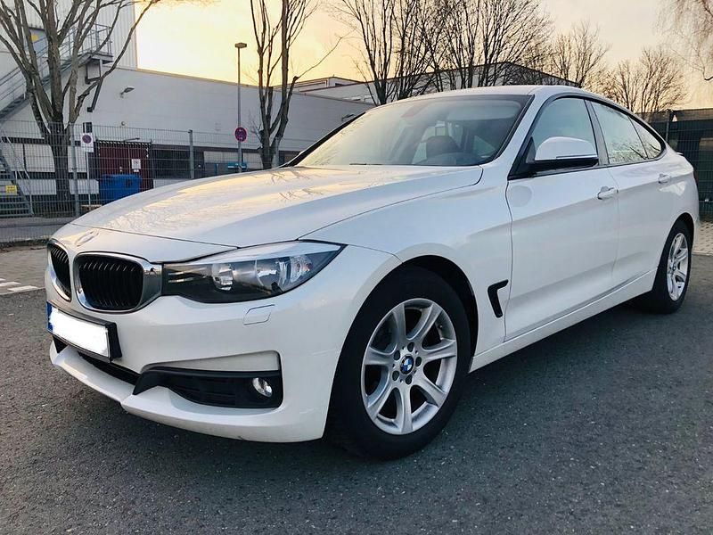 Gebraucht BMW 320 Sport Line 184 PS (135 kW) 2015 Weiß Limousine