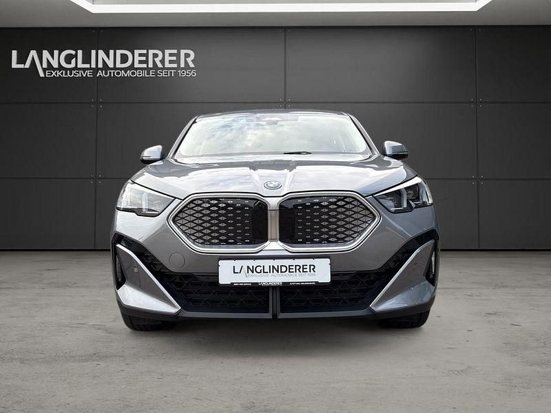 Gebraucht BMW iX2 Performance 225 kW (306 PS) 2024 Skyscraper grau metallic SUV