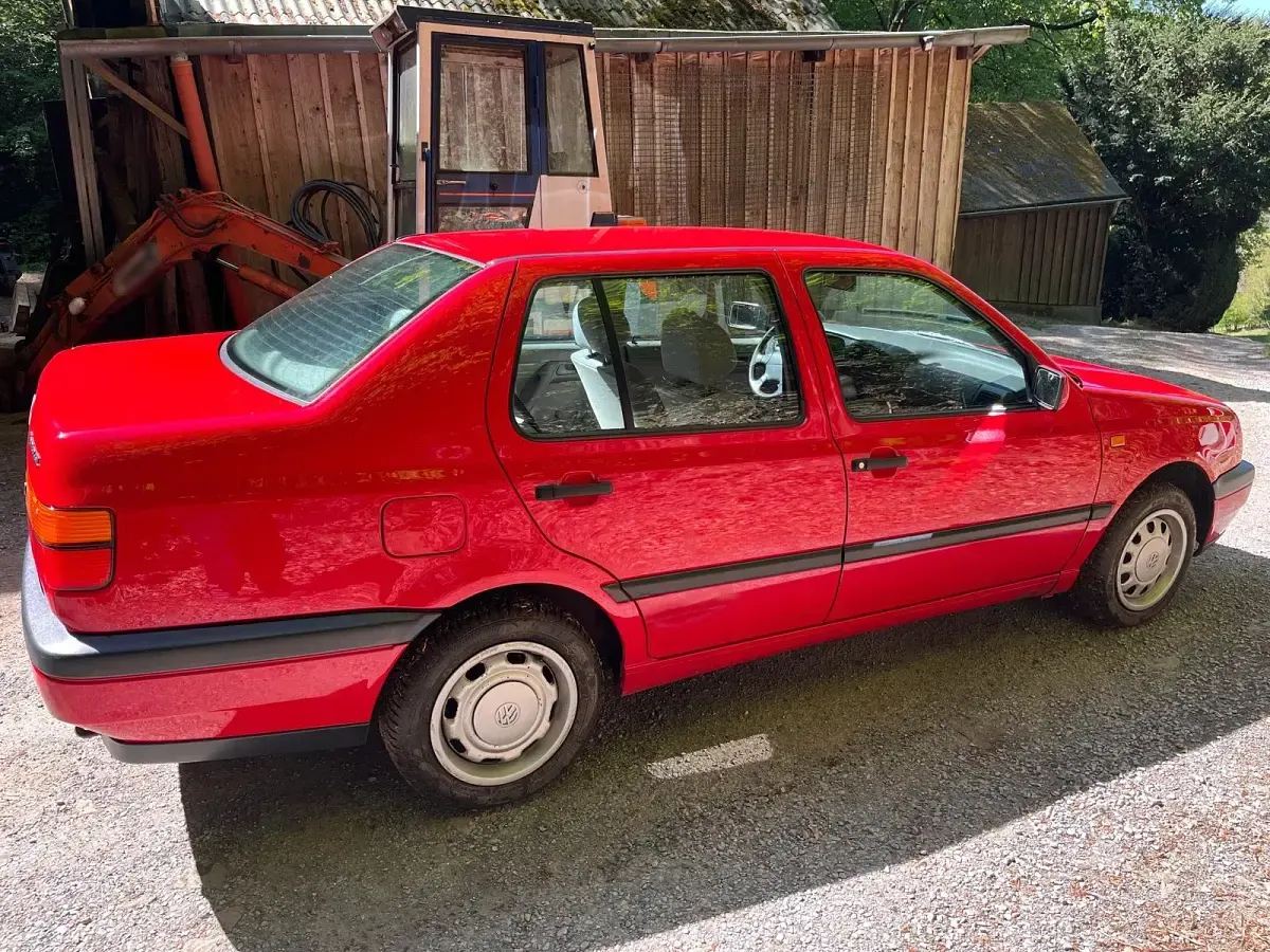 Usado VW Vento 75 HP (55 kW) 1994 Vermelho Sedan