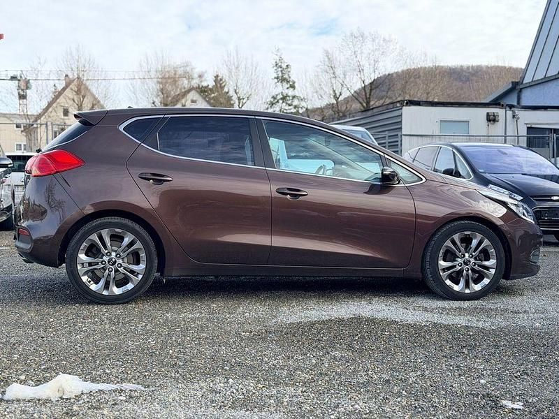 Gebraucht Kia Ceed 135 PS (99 kW) 2013 Braun Kleinwagen