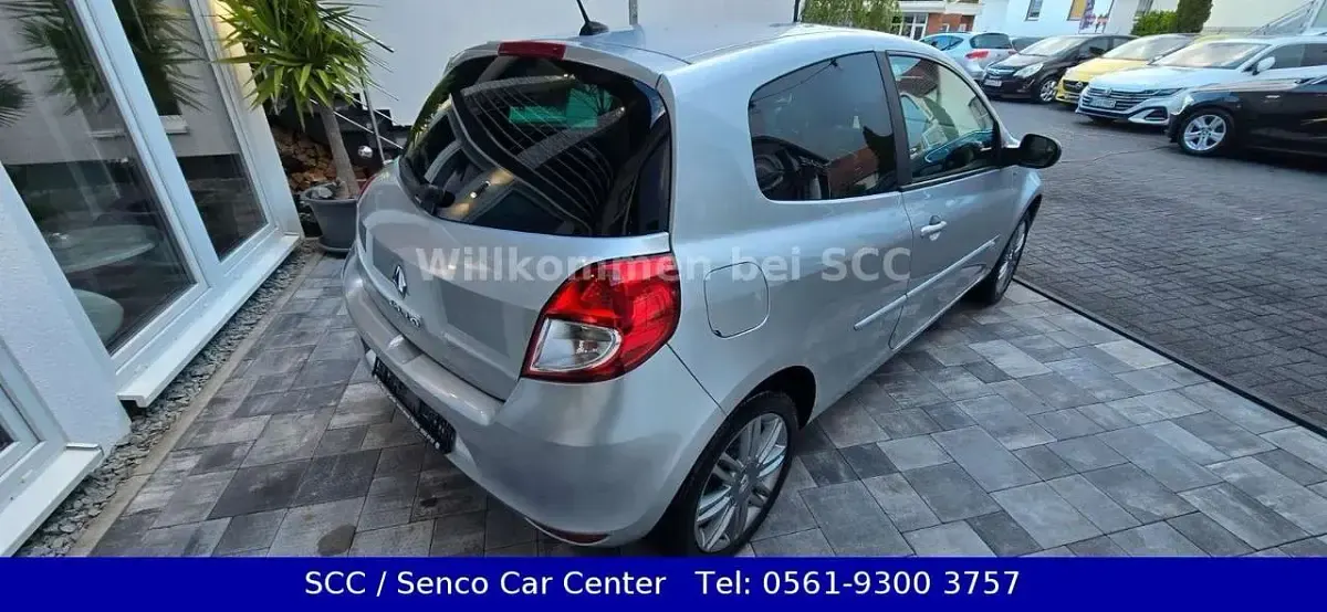 Gebraucht Renault Clio III Night&Day 75 PS (55 kW) 2012 Platingrau Kleinwagen