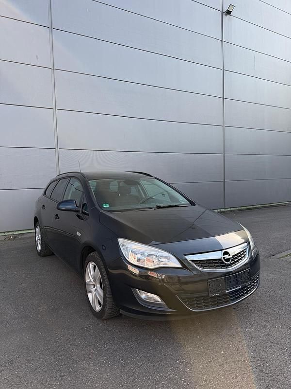 Gebraucht Opel Astra 120 PS (88 kW) 2011 Schwarz Kombi