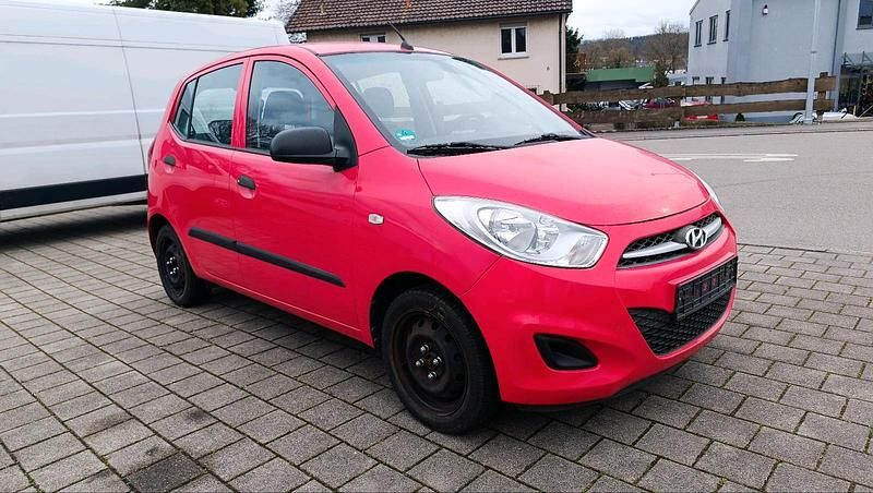 Gebraucht Hyundai i10 70 PS (51 kW) 2012 Rot Kleinwagen
