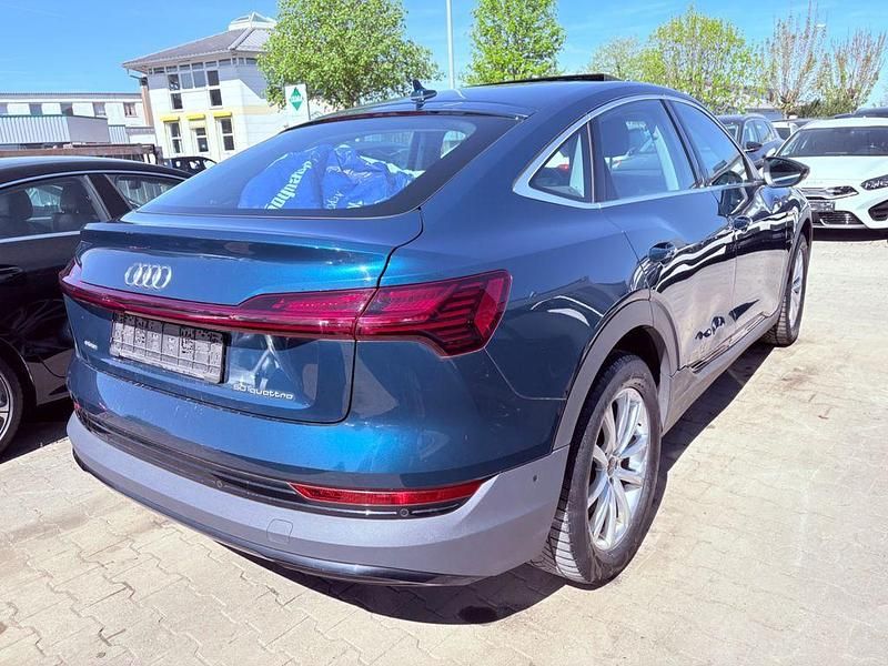 Second-hand Audi e-tron Sportback 230 kW (313 CP) 2021 Albastru SUV