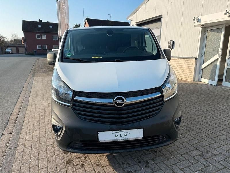 Gebraucht Opel Vivaro 120 PS (88 kW) 2017 Weiß Van / Kleinbus