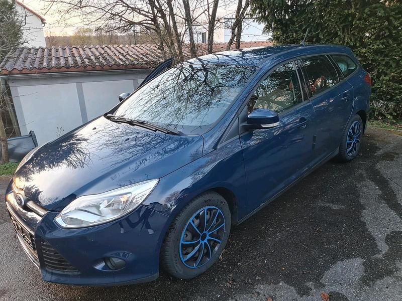 Gebraucht Ford Focus 115 PS (84 kW) 2014 Blau Kombi