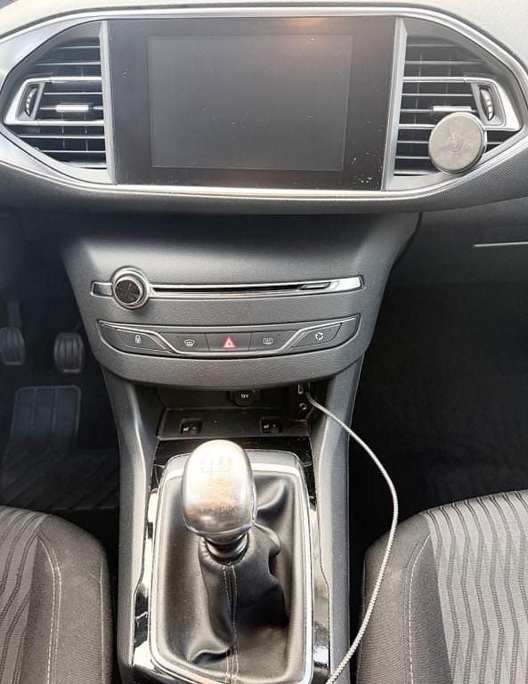 Gebraucht Peugeot 308 131 PS (96 kW) 2014 Rot Limousine
