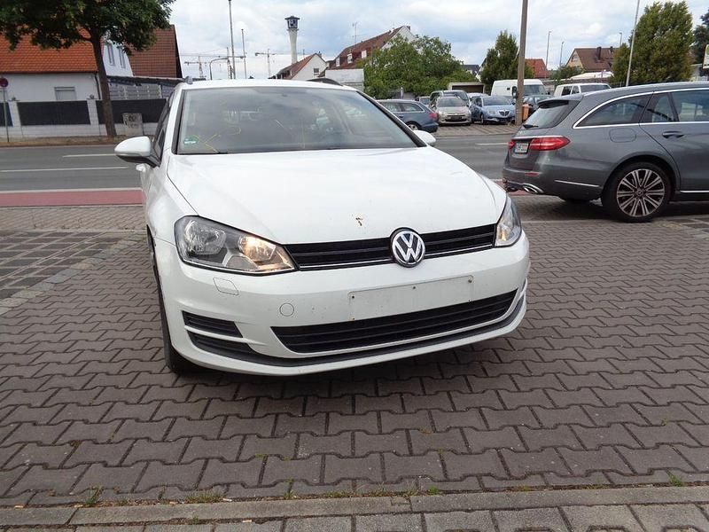 Weiß Gebraucht 2016 VW Golf VII Trendline Kombi | 7.600 € (Fairer Preis) - Bild 1/4