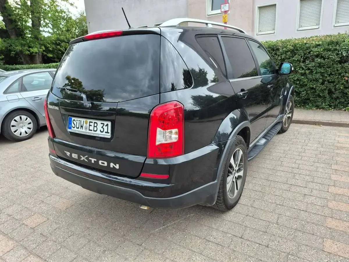 Gebraucht SsangYong Rexton 163 PS (119 kW) 2016 Schwarz SUV