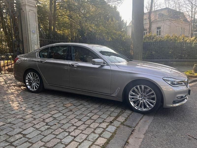 Gebraucht BMW 730 265 PS (194 kW) 2018 Beige Limousine